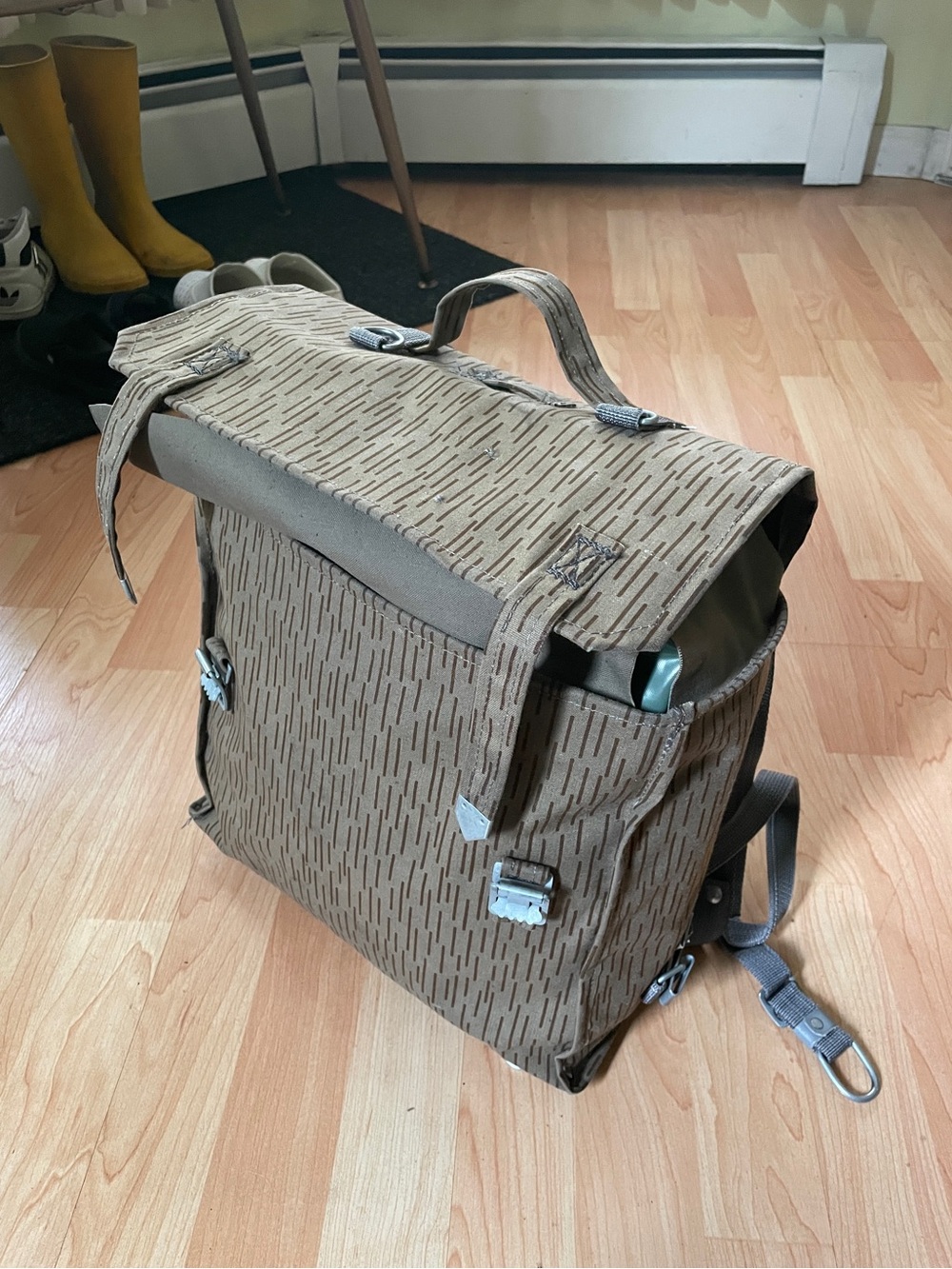 Vintage army raindrop backpack